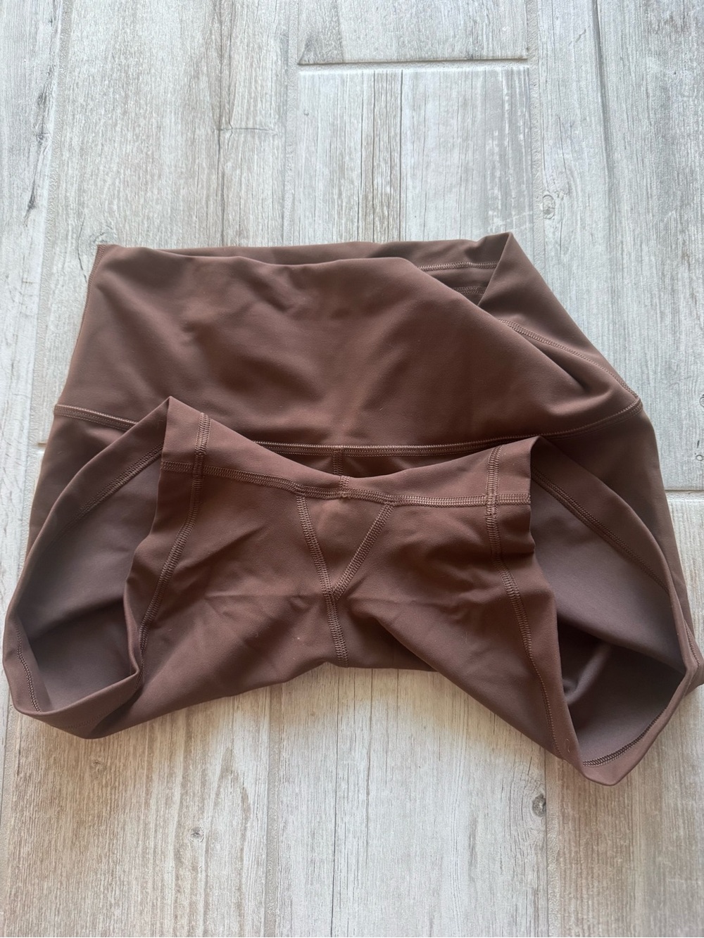 Lululemon Wunder Train High-Rise Short 4"
In Java Size 8 NWOT - Picture 8 of 13